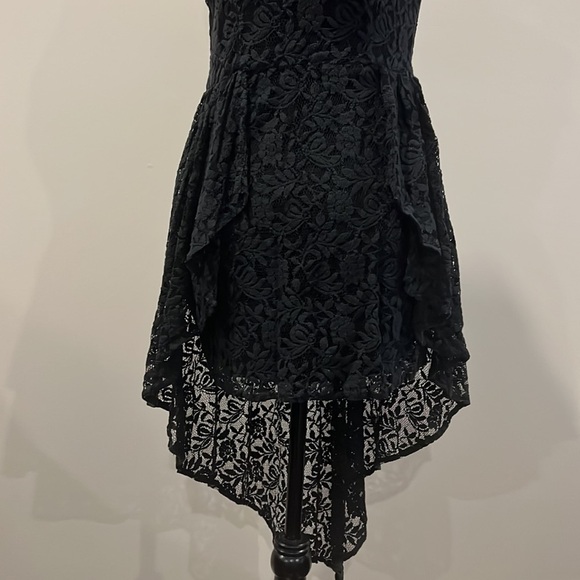 ⭐️MINKPINK Lace Hi Low Dress⭐️ - Picture 11 of 15